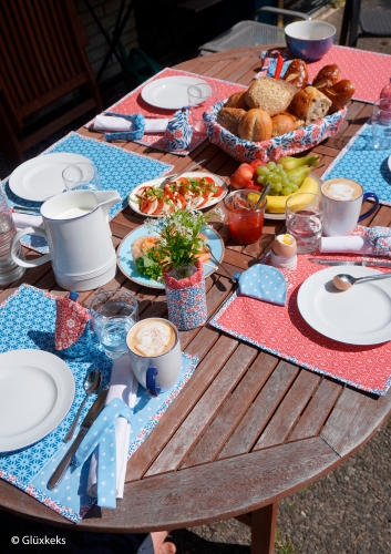 Preview: Swafing Baumwolle - Abstrakte Blüten - Hellblau